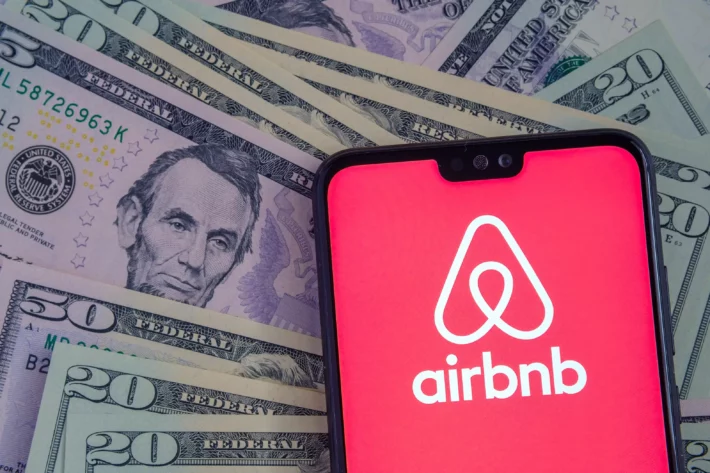 Airbnb (AIRB34) tem queda no lucro do 2º trimestre e ação cede 14% em NY