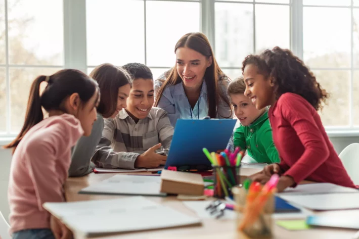 Primeira olimpíada de educação financeira já alcança 3 mil escolas inscritas, com prêmios de até R$ 100 mil