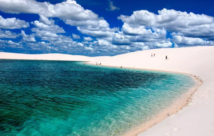 Dunas e lagoas cristalinas: quanto custa viajar para os Lençóis Maranhenses?