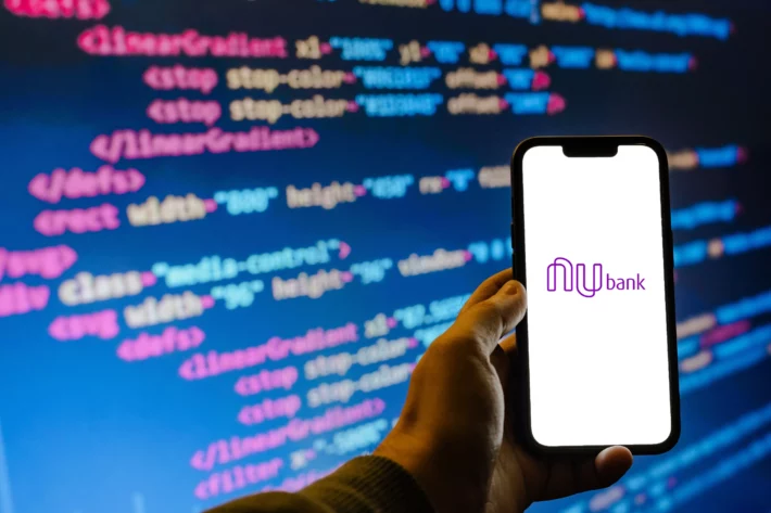Nubank (ROXO34) perde posto de instituição financeira mais valiosa do mundo