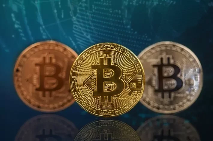 Bitcoin (BTC) sobe e fica bem próximo do marco histórico de US$ 100 mil