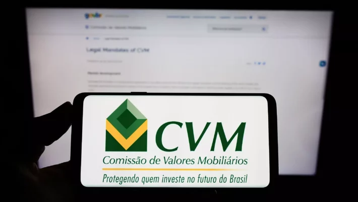 CVM multa gestora e ex-diretor em R$ 490 milhões por fraude em fundos