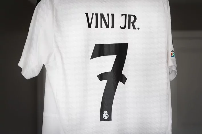 Camisa de Vini. Jr do Real Madrid Foto: Adobe Stock