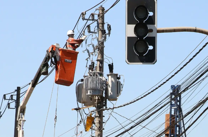 Enel garante que 100% dos imóveis de São Paulo voltaram a ter luz