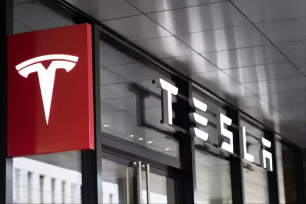 Enquanto a Tesla sofre na Bolsa, chineses questionam Elon Musk: “Busca pela glória pessoal”