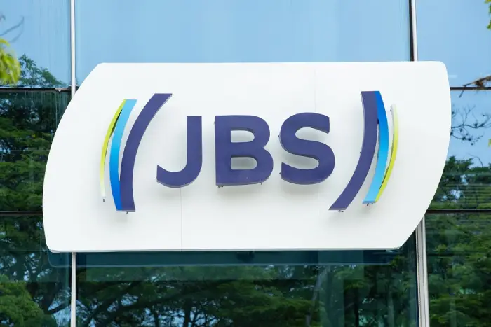 Lucro da JBS (JBSS3) dispara 2.806% no 4° trimestre; saiba o que impulsionou o resultado