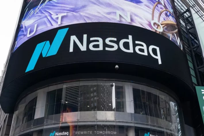 Por que a Nasdaq encolheu bilhões com ações de gigante de chips desabando?