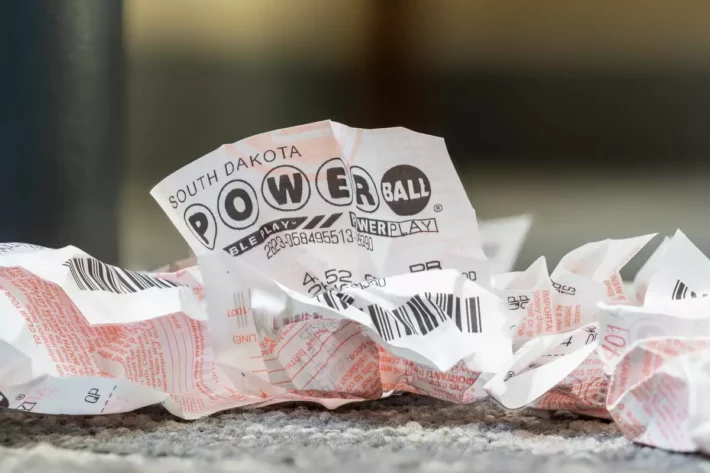 Powerball sorteia R$ 2,3 bilhões hoje (16): quem será o novo bilionário?