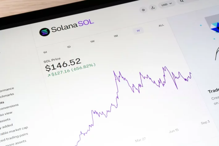 Solana  é considerada a grande competidora do bitcoin. Foto: AdobeStock