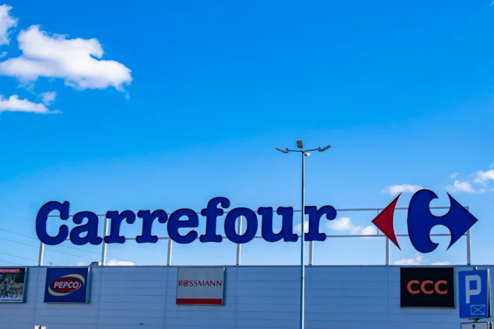 Carrefour (CRFB3) pede desculpas a agricultores brasileiros; veja o que empresa diz e a cotação das ações