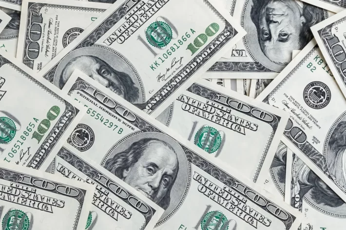 Dólar chega a maior valor nominal da história (Foto: Adobe Stock)