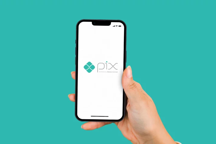 Fim do cartão de débito? Pix por aproximação pode mudar o cenário dos pagamentos à vista