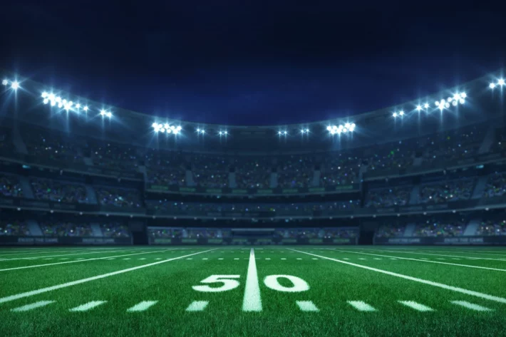 Super Bowl, o jogo final da liga de futebol americano (NFL), é o evento esportivo mais assistido dos EUA. (Imagem: LeArchitecto/ Adobe Stock)