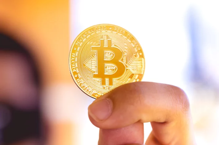 Bitcoin recua e fica abaixo dos US$ 92 mil em mais um dia sem novos gatilhos