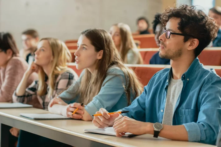 Pé-de-Meia Licenciatura: inscrições abrem hoje (17); veja como receber R$ 1.050 mensais