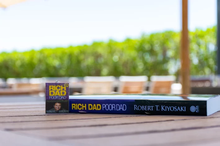 Livro Pai Rico, Pai Pobre de Robert Kiyosaki 
Foto: Adobe Stock