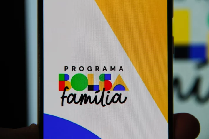 Bolsa família: famílias recebem benefício antecipado em março; veja se você tem direito
Foto: Adobe Stock