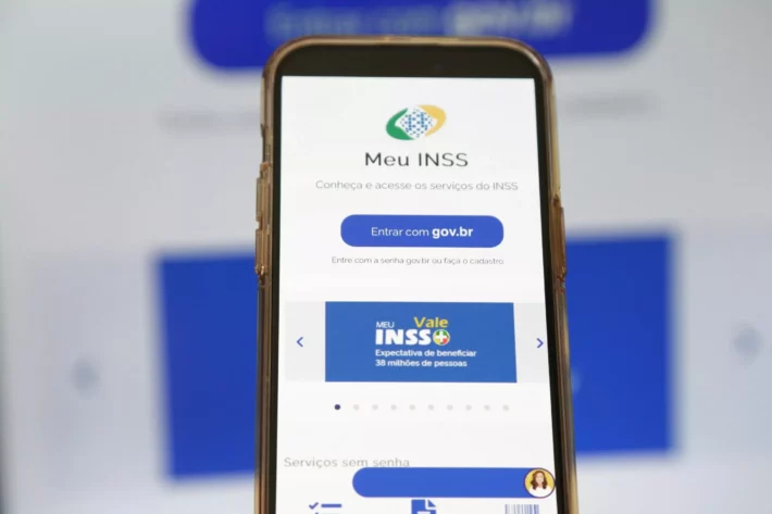 INSS planeja liberar o informe de rendimentos para aposentados até o dia 21 de fevereiro. Foto: Adobe Stock