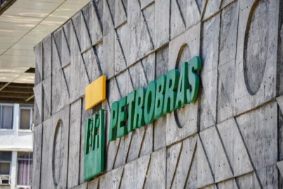 Petrobras afunda na Bolsa e perde R$ 24,5 bi em dia de caos após balanço