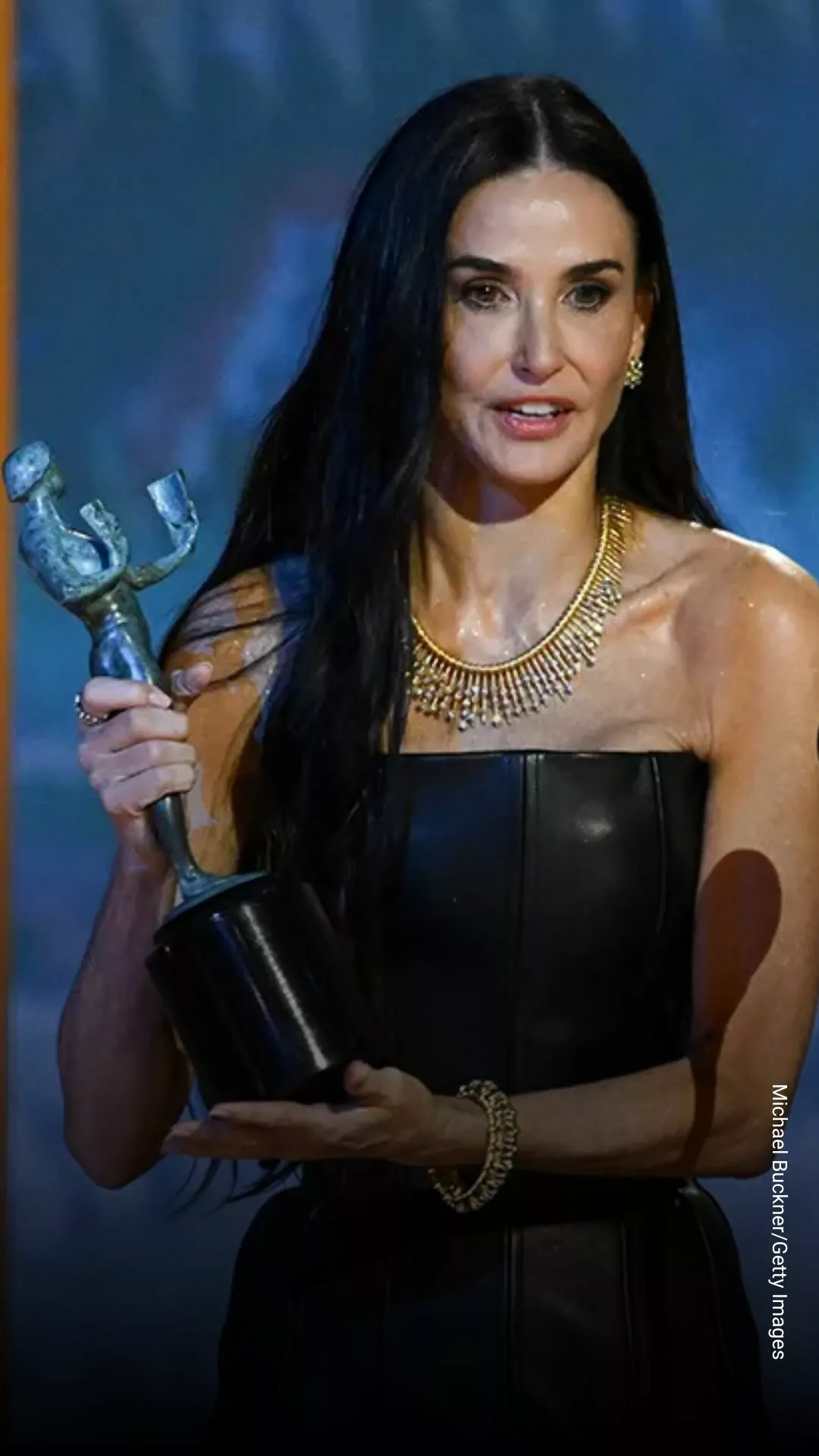 Imagem principal sobre o Demi Moore conquista o prêmio de melhor atriz no SAG Awards 2025: quanto vale uma estatueta?