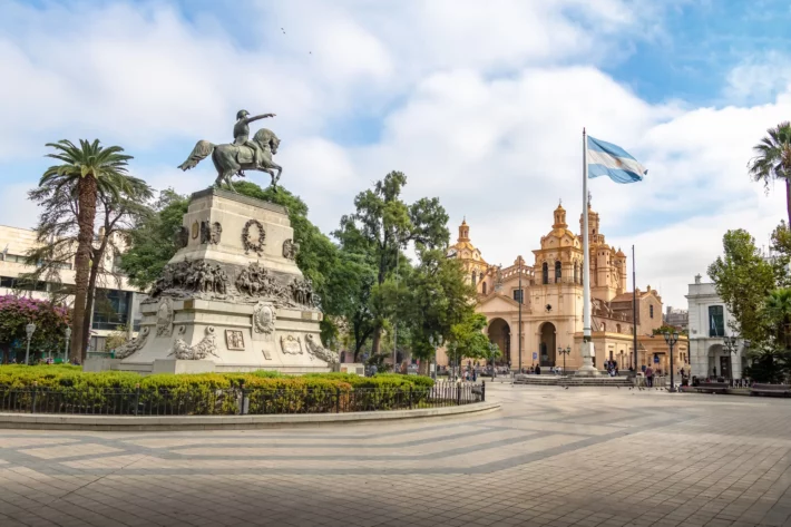 Imagem mostra paisagem na Argentina, um dos destinos turísticos que já foi o preferido dos brasileiros (Foto: Adobe Stock)