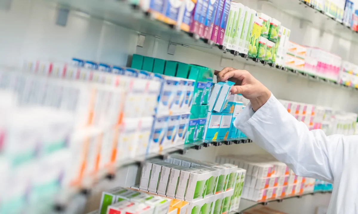 Panvel (PNVL3) tem lucro líquido de R$ 45,2 mi no 4T25, alta anual de 35%