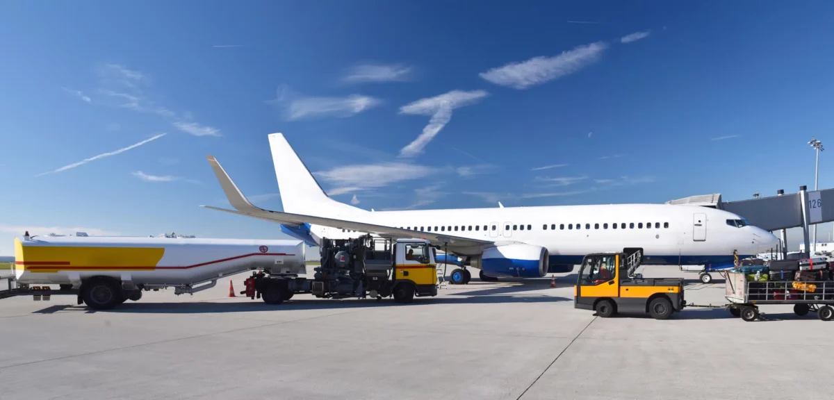 Petrobras (PETR3; PETR4) reduz preço do querosene de aviação a partir de janeiro; veja novo ajuste