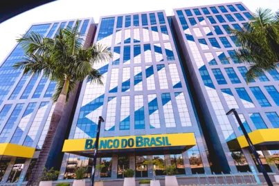 Ação do Banco do Brasil (BBAS3) sofre pressão na Bolsa em cenário de corte de dividendos e calote no agro; entenda os riscos