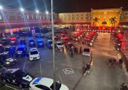 Viaturas durante a Operação Carbono Oculto, que investiga operações do crime organizado na economia formal do País. 