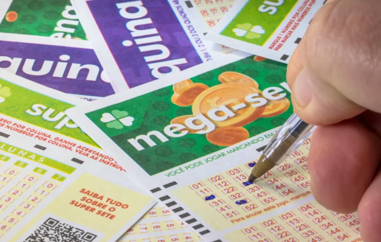 A Mega-Sena &eacute; a principal loteria do Brasil e atrai milh&otilde;es de apostadores. Imagem: Adobe Stock. 
