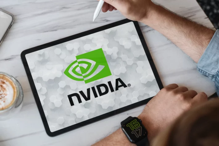 Bolsas globais operam com leve recupera&ccedil;&atilde;o enquanto investidores aguardam o balan&ccedil;o da Nvidia e a ata do Federal Reserve. (Foto: Adobe Stock)