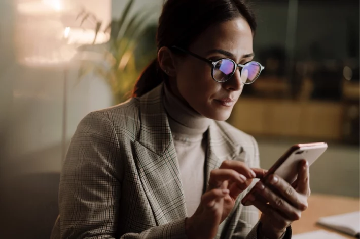 Para as mulheres que contribuem para o INSS, o benef&iacute;cio funciona de forma parecida com o aux&iacute;lio-doen&ccedil;a. (Foto: Adobe Stock)