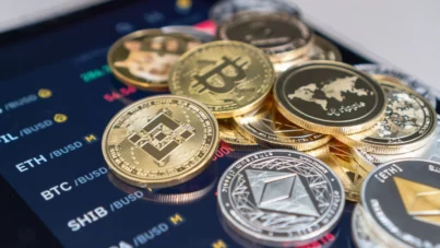 Bitcoin inverte sentido e sobe timidamente; impasse regulatório nos EUA pressiona criptomoedas