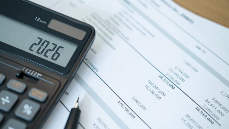 Dividendos e JCPs tiveram forte concentra&ccedil;&atilde;o em dezembro de 2025, segundo estudo da Elos Ayta, refletindo antecipa&ccedil;&atilde;o de proventos antes da nova tributa&ccedil;&atilde;o prevista para 2026. (Imagem: Adobe Stock) 