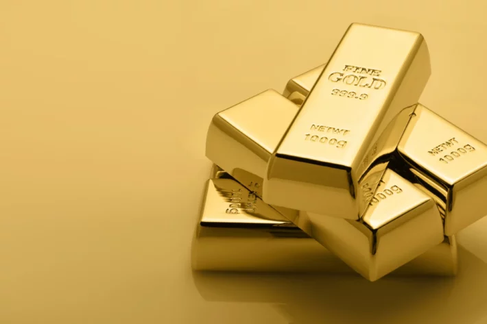 Desde o in&iacute;cio do ano, o ouro j&aacute; acumula alta de cerca de 11%. (Foto:  Adobe Stock)