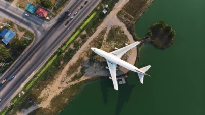 Boeing volta a gerar caixa e fecha 2025 com carteira recorde de US$ 682 bilhões; ações destoam e caem até 3,53%