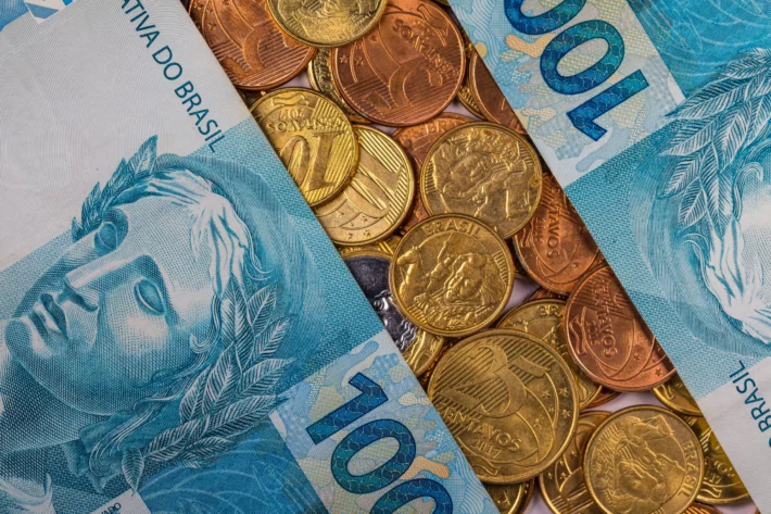 Segundo o UBS WM, moedas de alto rendimento continuaram oferecendo retornos s&oacute;lidos e a perspectiva para elas continua favor&aacute;vel. (Imagem: Adobe Stock)