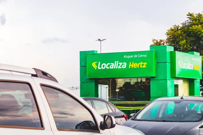 Localiza pode se beneficiar da queda dos juros com expans&atilde;o de lucro, melhor ROIC e reprecifica&ccedil;&atilde;o das a&ccedil;&otilde;es, segundo o BTG Pactual. (Foto: Adobe Stock)