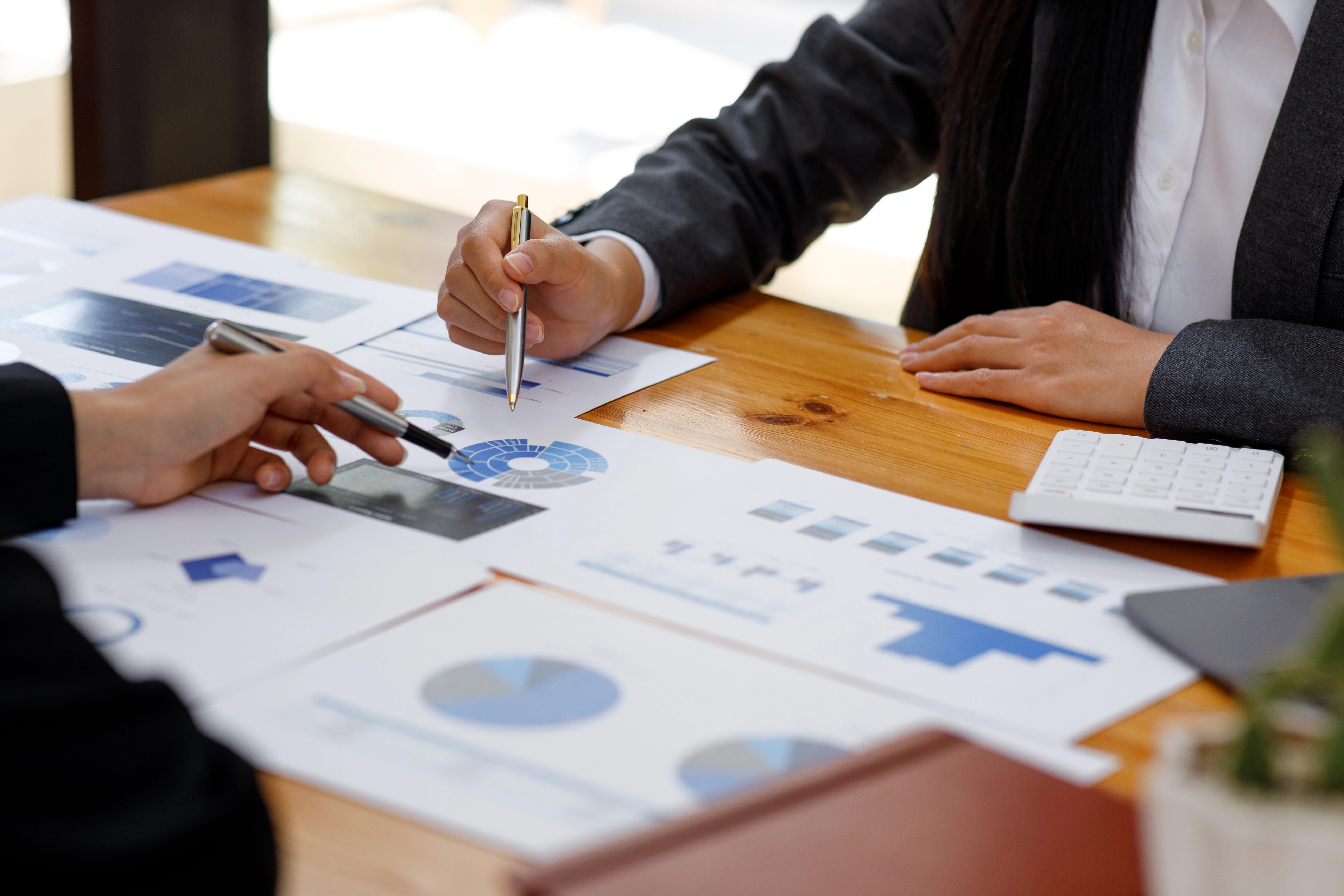 Carteiras recomendadas rendem até 56% em 2025 e deixam Ibovespa para trás em ano de recordes