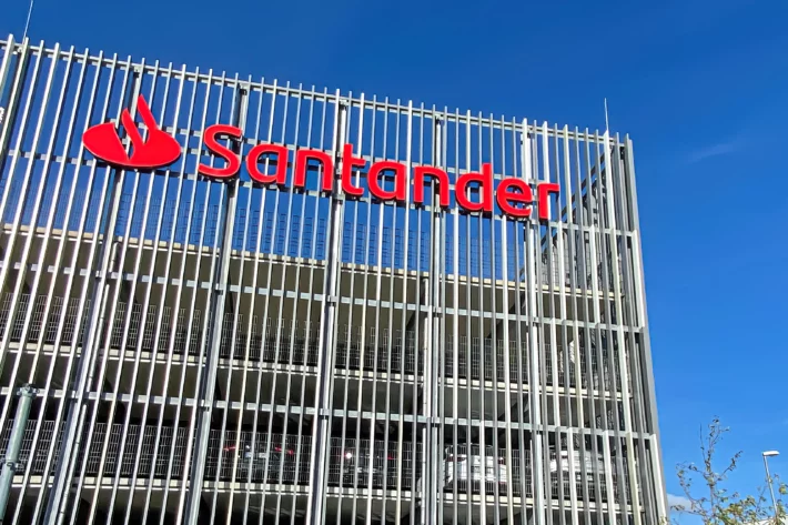 Investidores locais t&ecirc;m aumentado a exposi&ccedil;&atilde;o &agrave; Localiza e reduzido participa&ccedil;&atilde;o em Motiva, Embraer, Rumo e WEG, segundo o Santander. (Imagem Adobe Stock) 