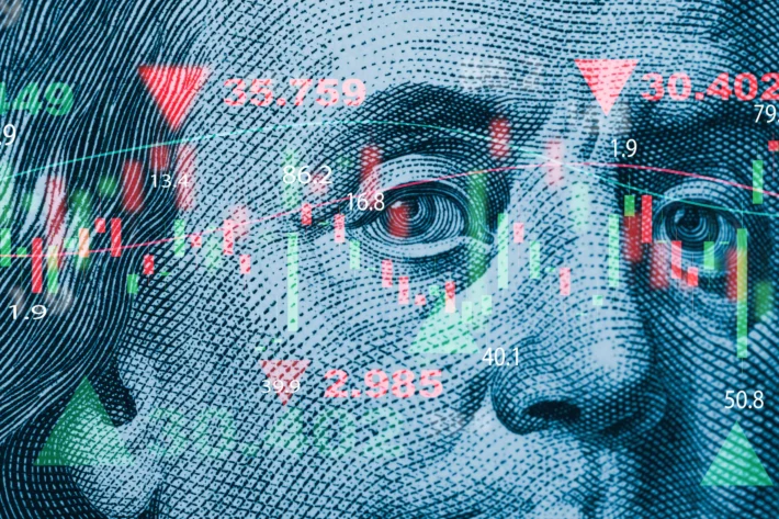 Em 2025, o d&oacute;lar liderou o c&acirc;mbio de varejo no Brasil, respondendo por 51,7% das transa&ccedil;&otilde;es. Euro e iene tamb&eacute;m se destacaram, impulsionados por turismo e planejamento financeiro. (Imagem: Adobe Stock) 