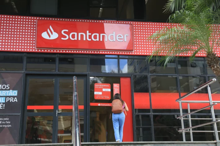 Santander destaca a&ccedil;&otilde;es fora do consenso na Bolsa brasileira, com Orizon, Suzano e Totvs entre as subvalorizadas, al&eacute;m de cautela com Banco do Brasil. (Imagem: Adobe Stock) 