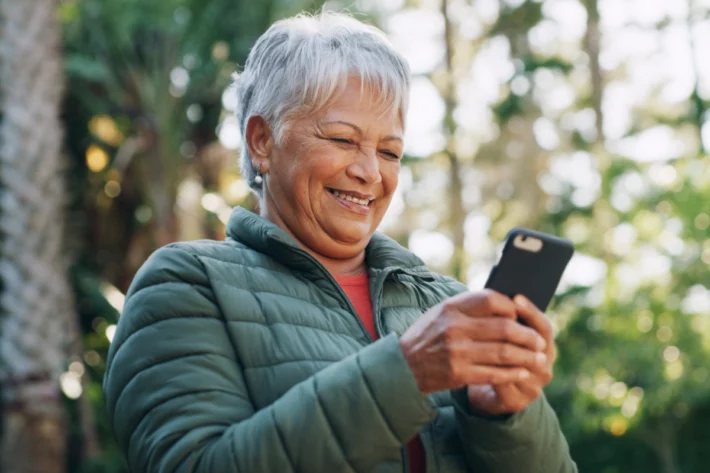 Quem preferir atendimento por telefone pode ligar para o 135. (Foto: Adobe Stock)