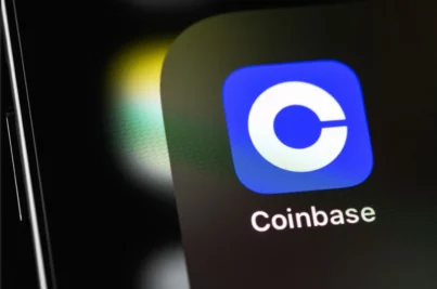 Bitcoin devolve ganhos após recuo da Coinbase em projeto regulatório nos EUA; ethereum cai ainda mais