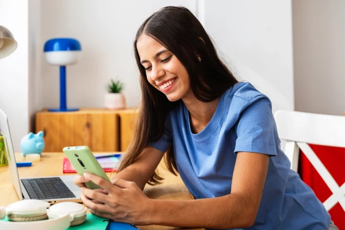 A consulta &eacute; feita de forma online, diretamente no sistema da Caixa. (Foto: Adobe Stock)