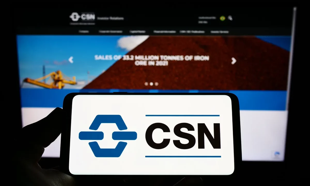 Mercado reage com ceticismo a plano da CSN (CSNA3) de vender ativos, apesar de prazos definidos