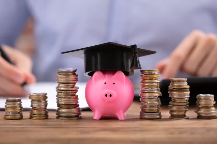 Banco Safra avalia que as empresas de educa&ccedil;&atilde;o superior devem trazer resultados positivos no 4T25. (Imagem: Adobe Stock)