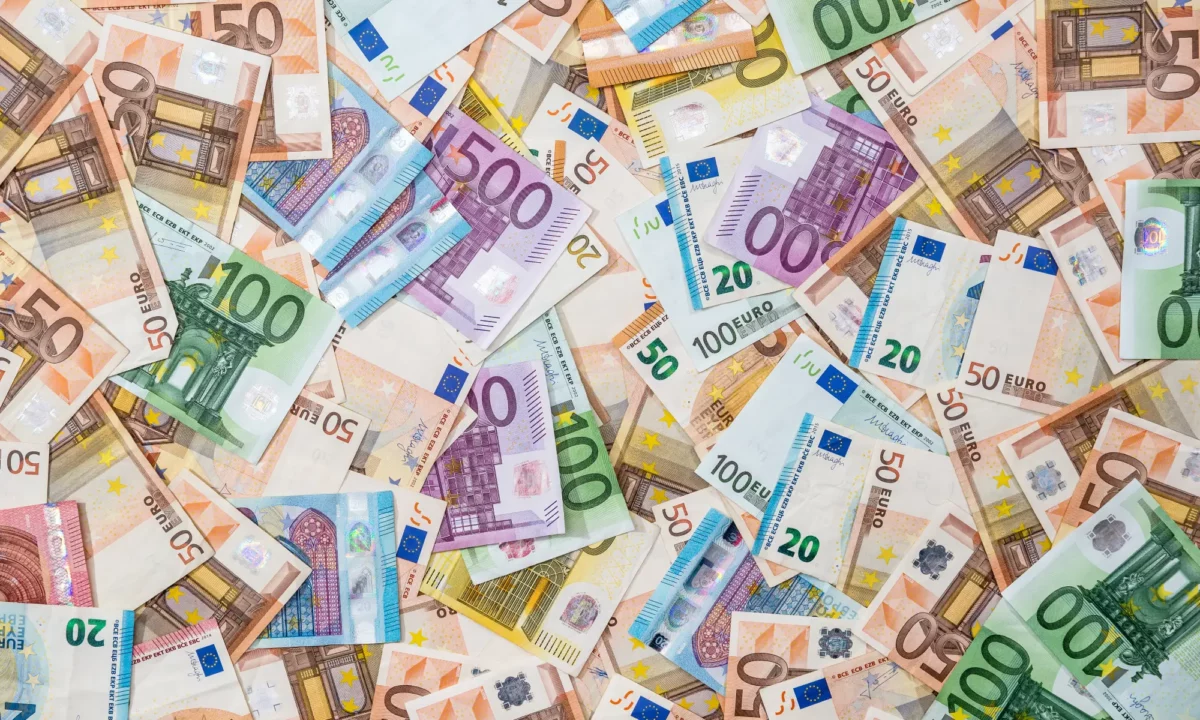 Euro hoje fecha no menor valor desde junho de 2024; veja a cotação da moeda