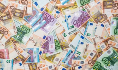 Euro alcança maior nível frente ao dólar desde 2021