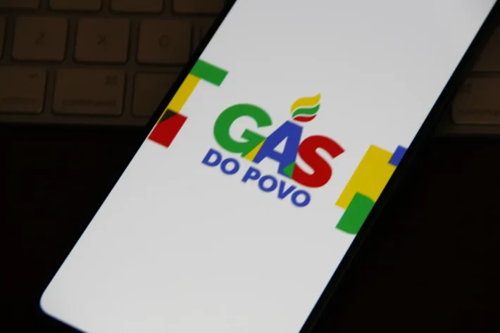 Etapas de implementa&ccedil;&atilde;o do programa G&aacute;s do Povo preveem amplia&ccedil;&atilde;o gradual do benef&iacute;cio at&eacute; mar&ccedil;o de 2026, com alcance nacional. (Foto: Adobe Stock)
